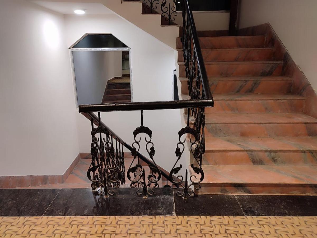 Staymaker Hotel Mohan Palace Baharampur Exteriör bild