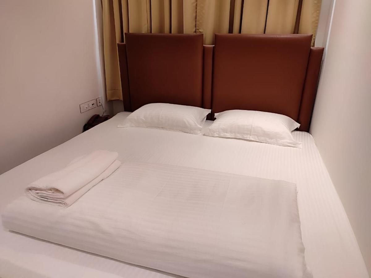 Staymaker Hotel Mohan Palace Baharampur Exteriör bild