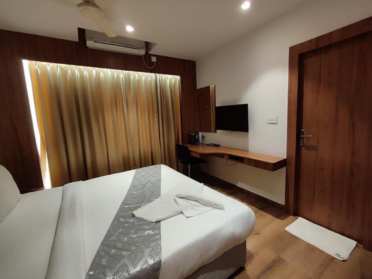 Staymaker Hotel Mohan Palace Baharampur Exteriör bild