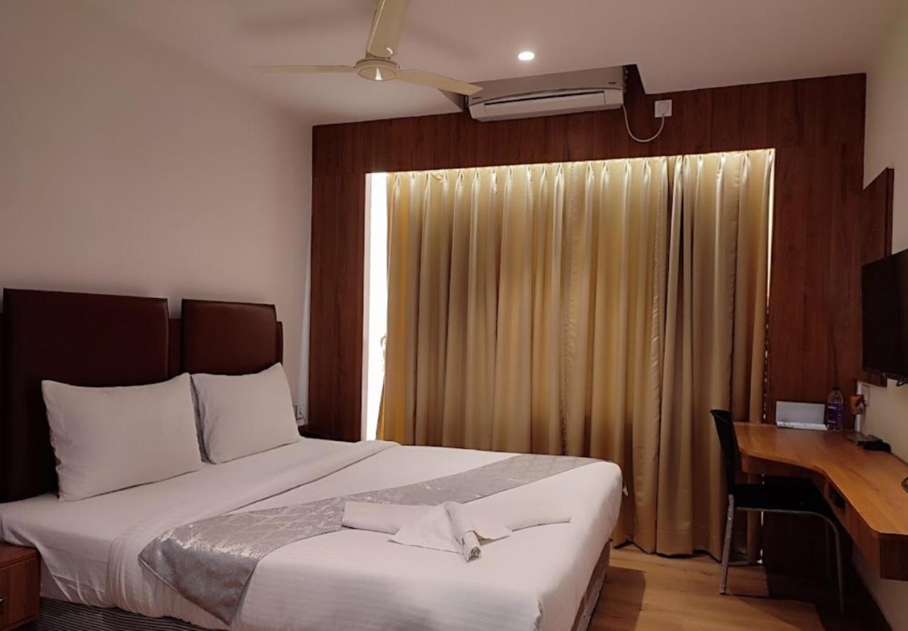 Staymaker Hotel Mohan Palace Baharampur Exteriör bild